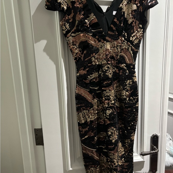 Dress The Population - Picture 1 of 4